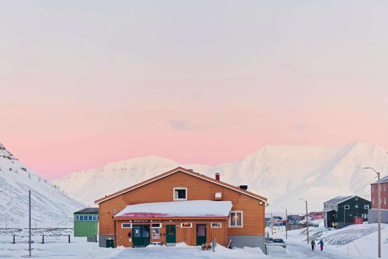 Coal Miners' Cabins Лонгйир Экстерьер фото