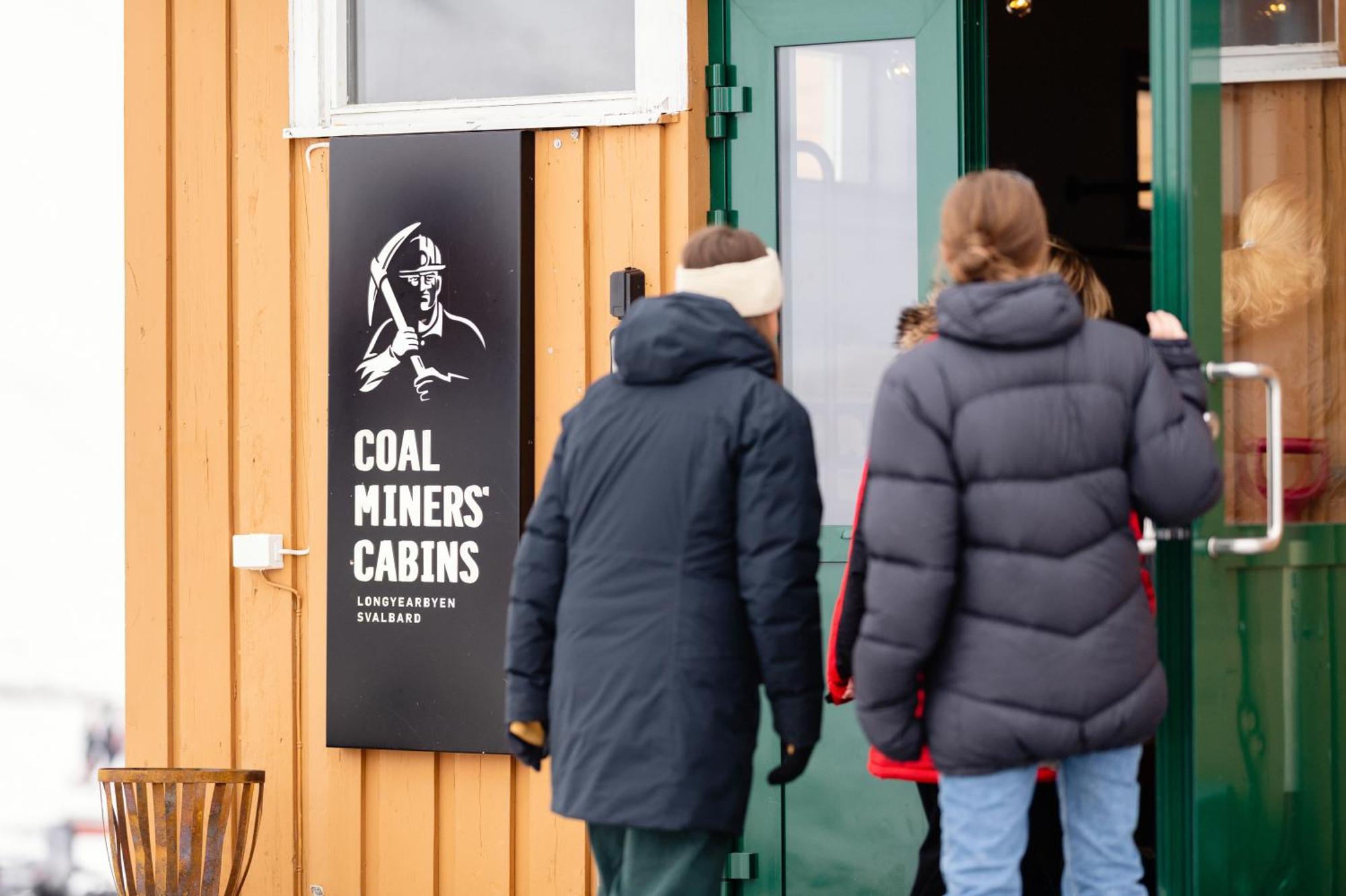 Coal Miners' Cabins Лонгйир Экстерьер фото