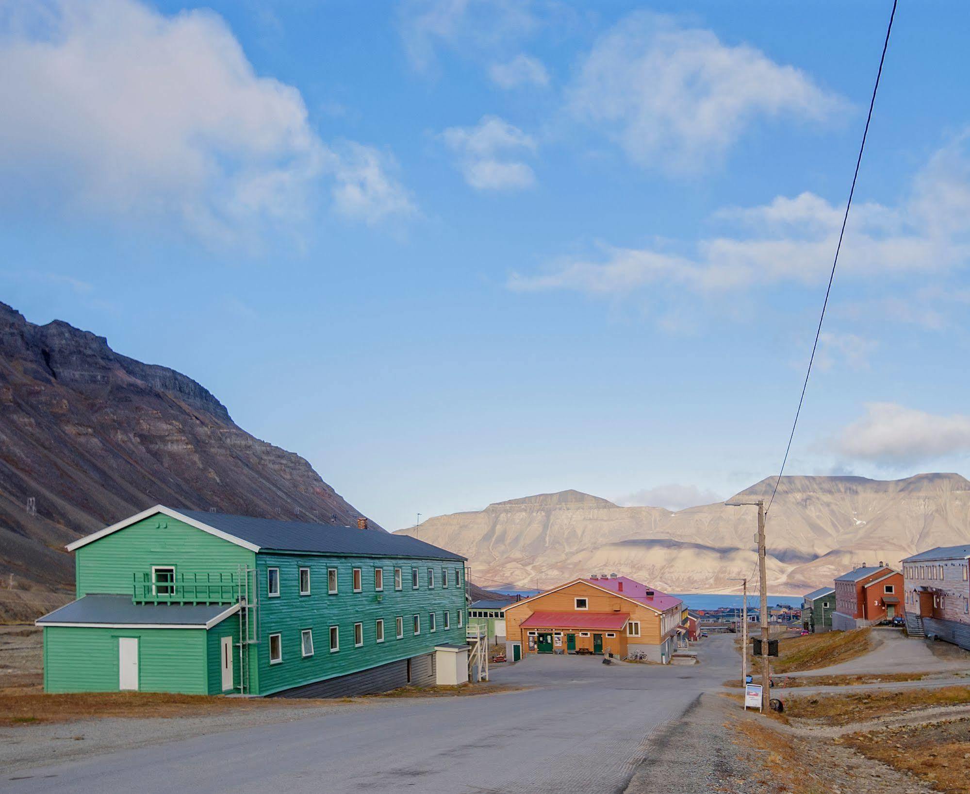 Coal Miners' Cabins Лонгйир Экстерьер фото