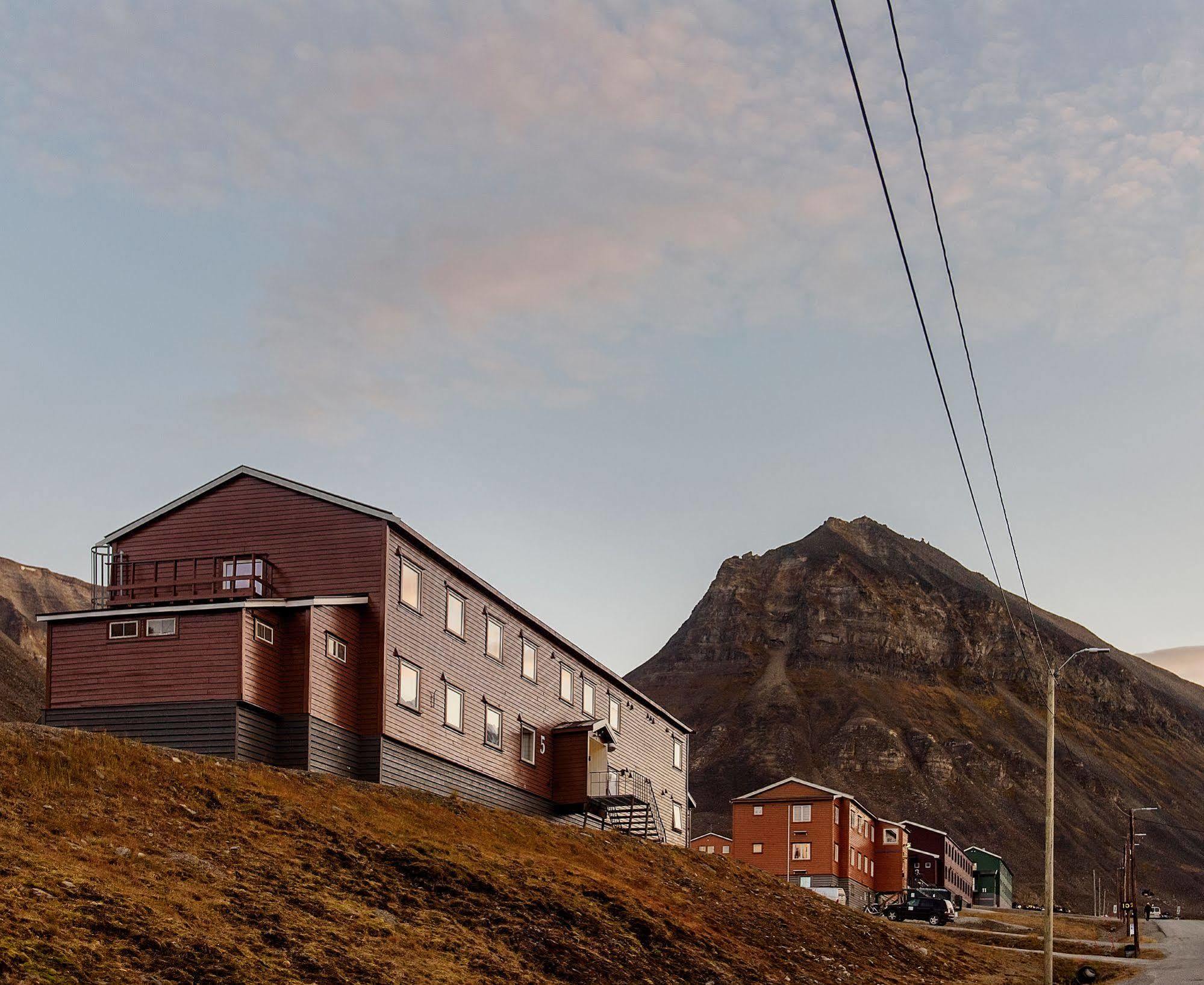 Coal Miners' Cabins Лонгйир Экстерьер фото